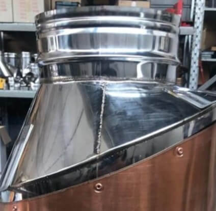 Esempio di passaggio a tetto inclinato per canna fumaria robusto e di alta qualità